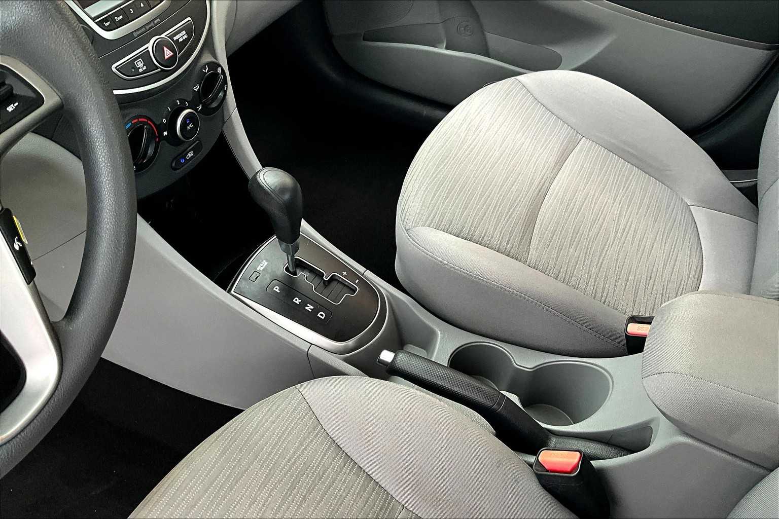 2016 Hyundai Accent SE photo 15