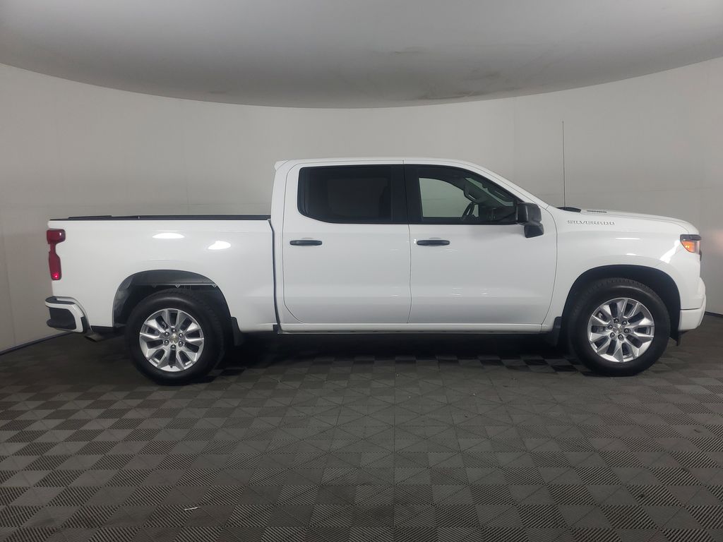 2025 Chevrolet Silverado 1500 Custom photo 3