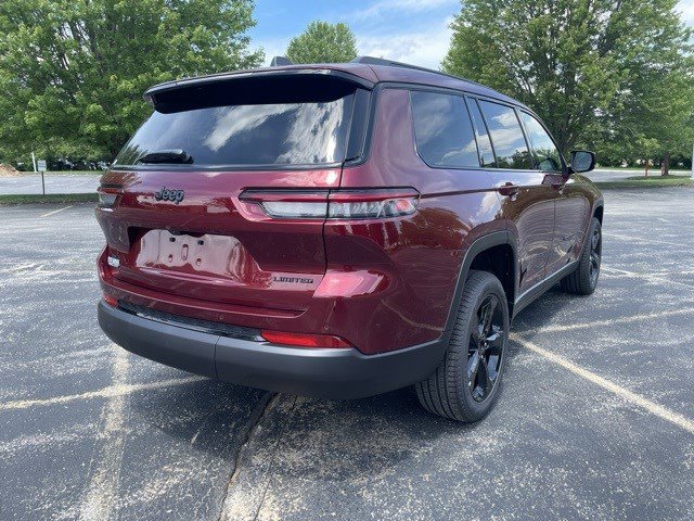 2025 Jeep Grand Cherokee Limited photo 3
