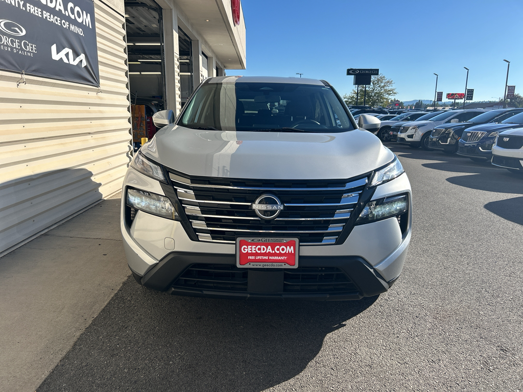 2024 Nissan Rogue SV photo 2