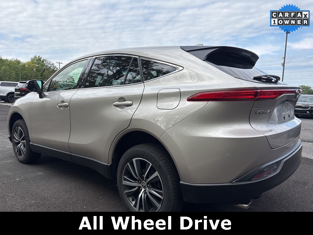 2022 Toyota Venza LE photo 3