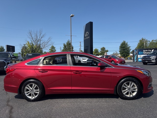 2015 Hyundai Sonata SE photo 2