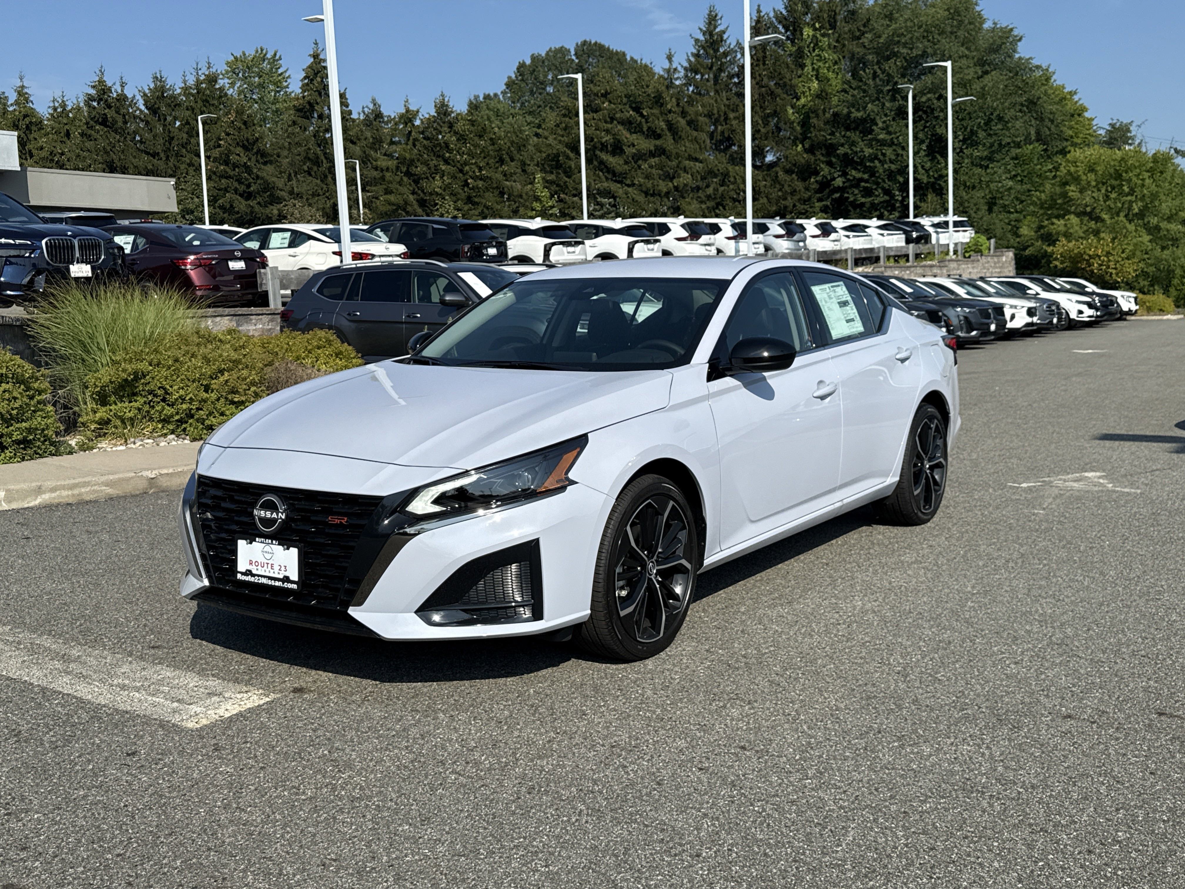 2025 Nissan Altima SR's photo