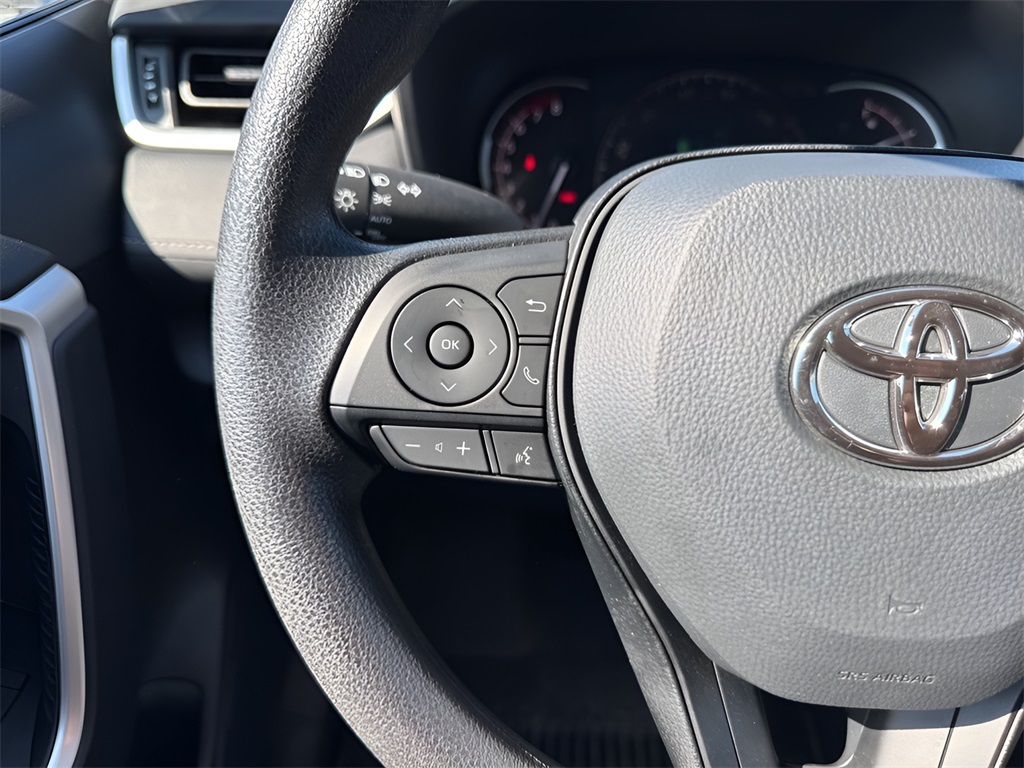 2025 Toyota RAV4 XLE photo 15