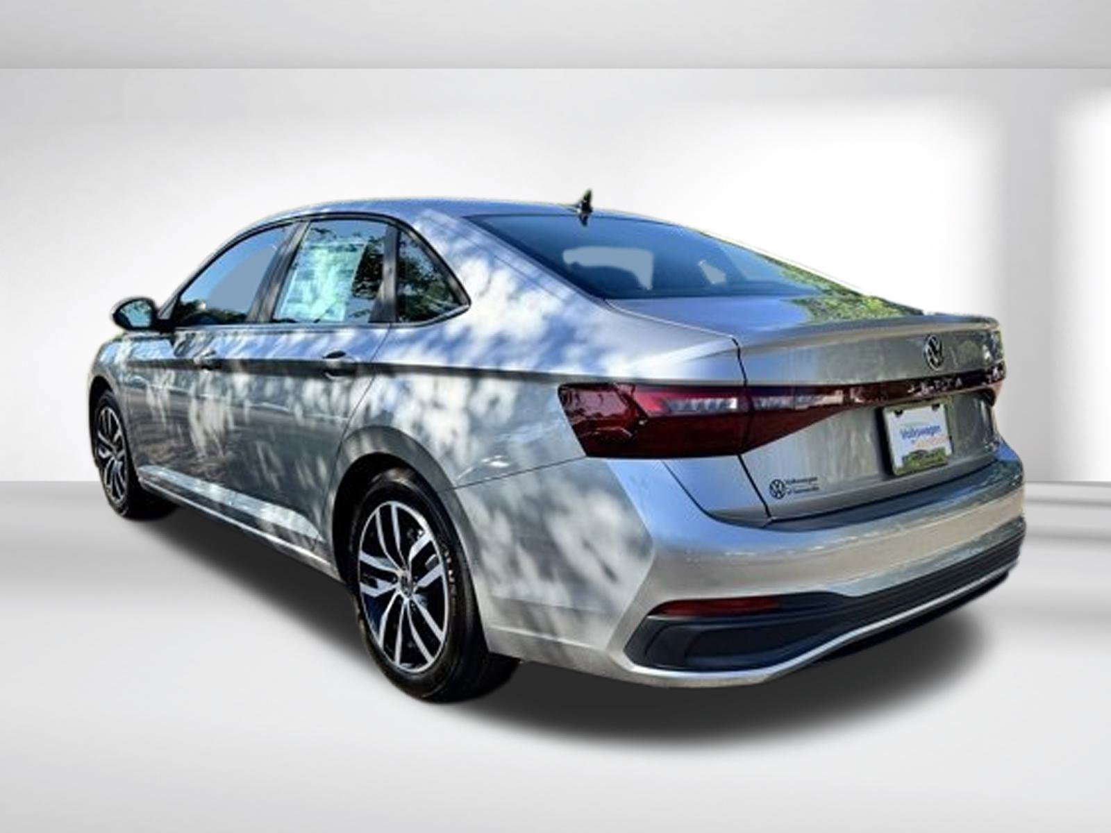 2025 Volkswagen Jetta SE photo 4