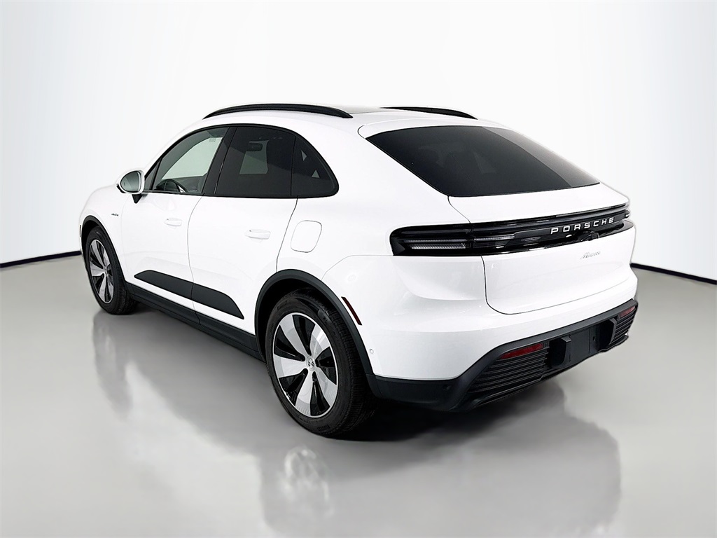 2025 Porsche Macan Electric photo 3