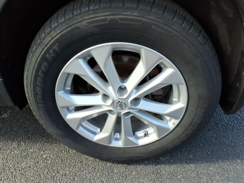 2015 Nissan Rogue SV photo 8