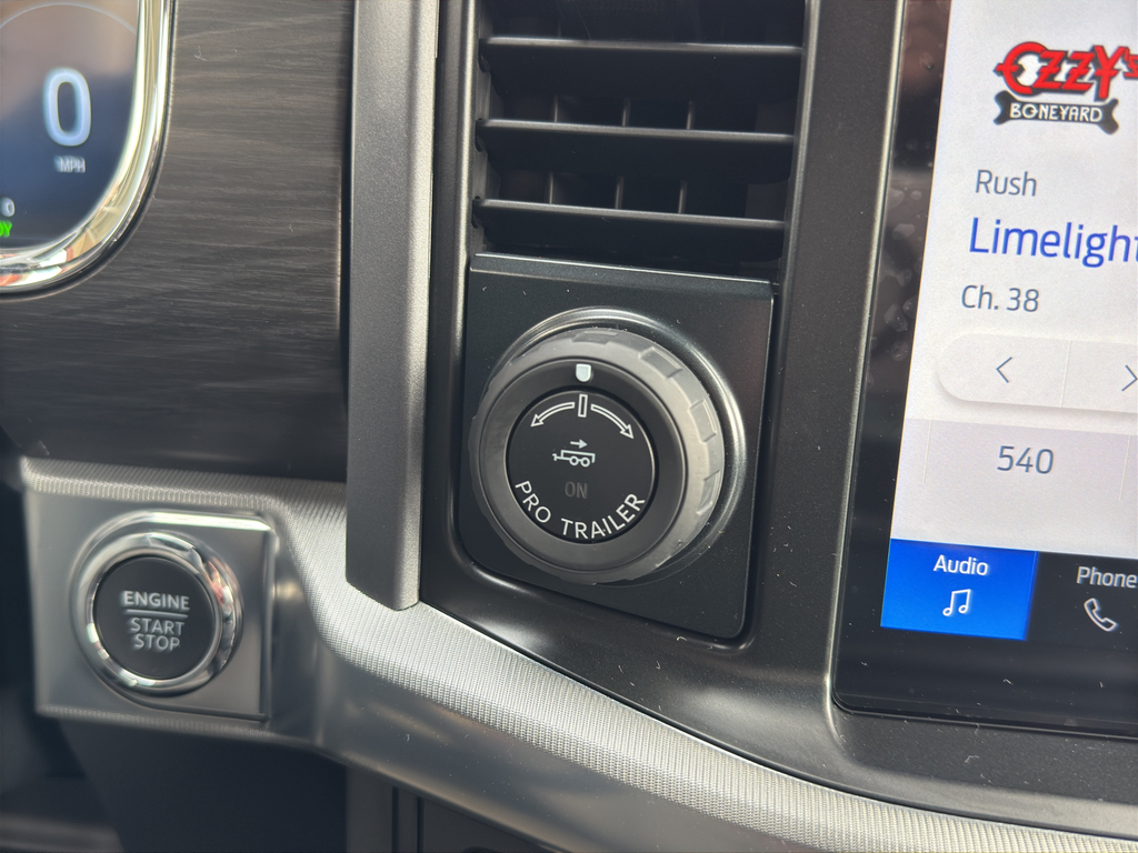 2025 Ford F-150 Lariat photo 16