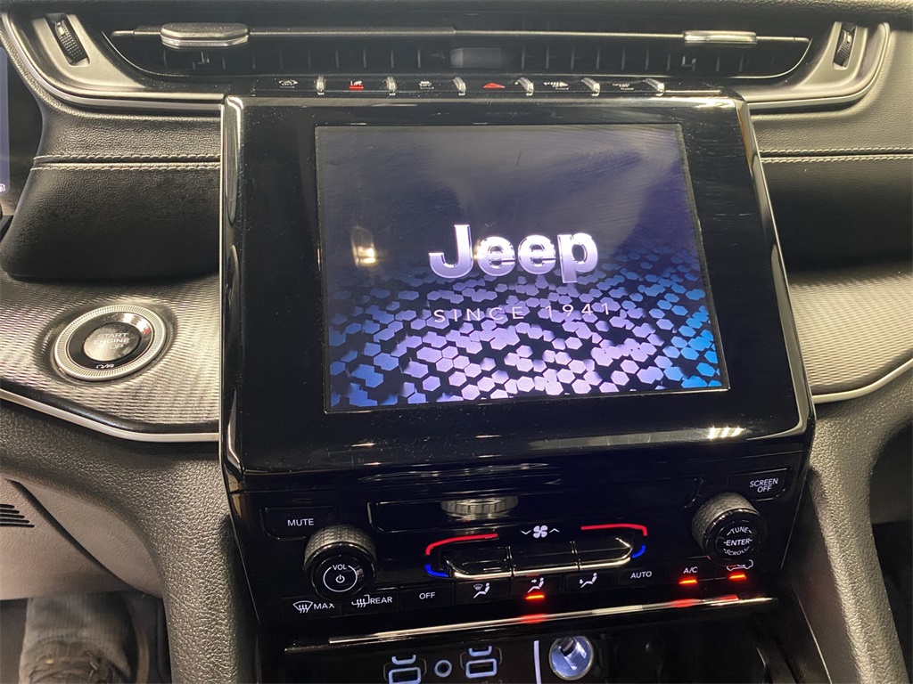 2023 Jeep Grand Cherokee Laredo photo 11