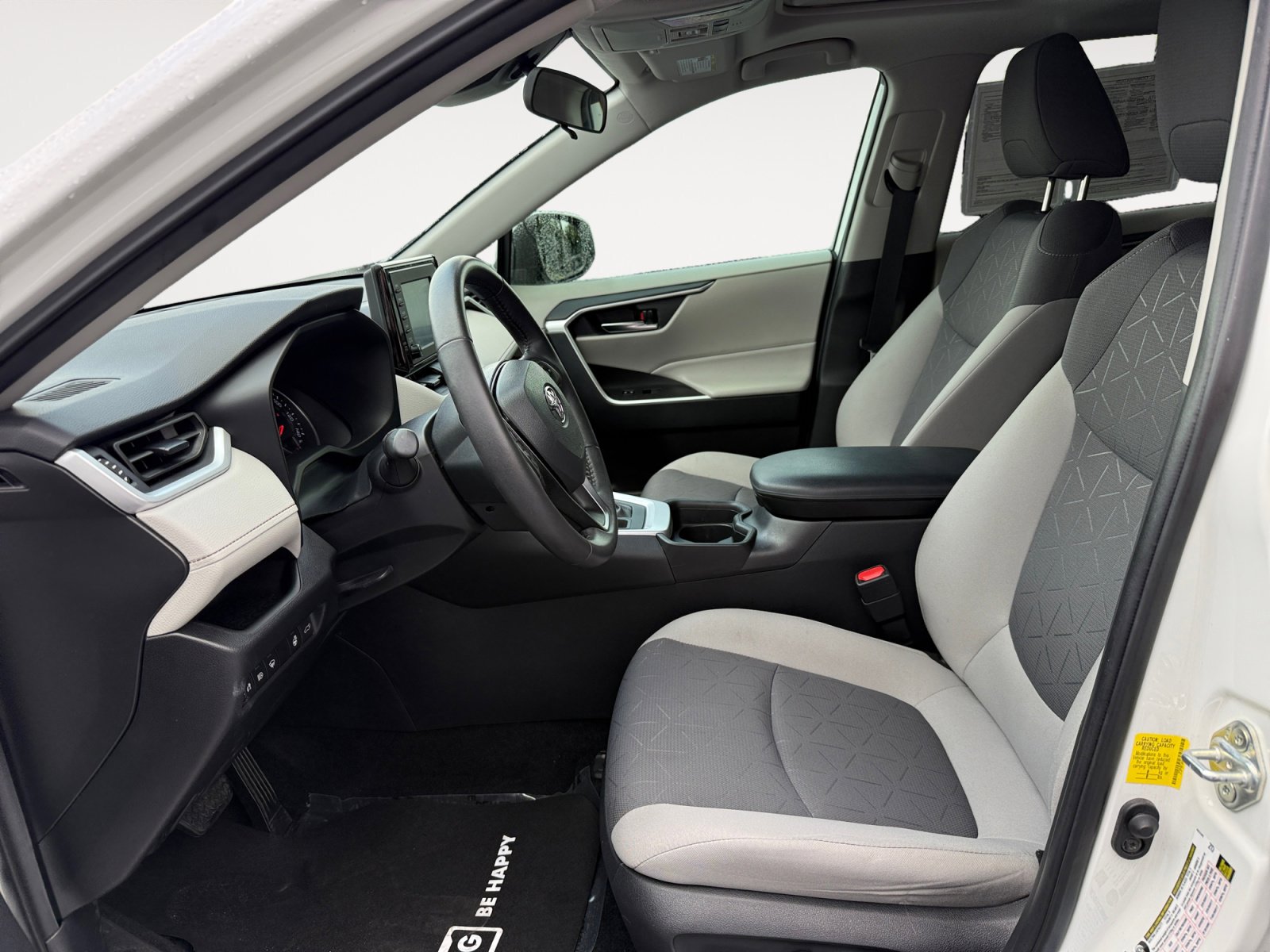 2021 Toyota RAV4 XLE photo 10