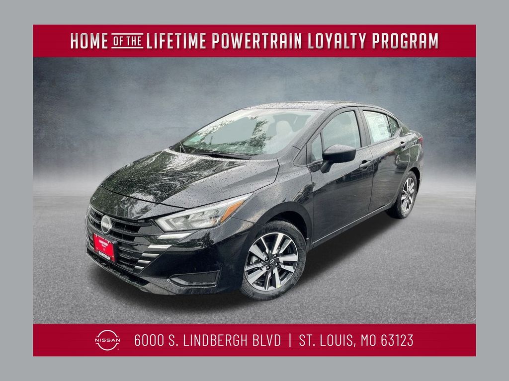 2025 Nissan Versa S's photo