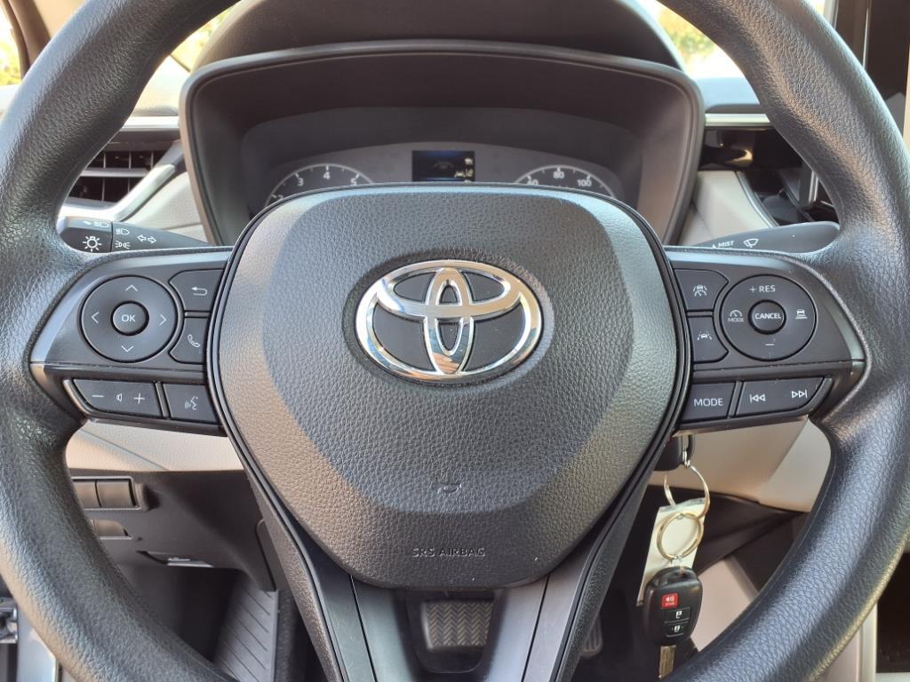 2023 Toyota Corolla Cross L photo 18
