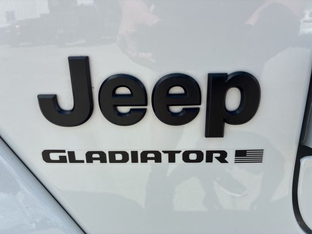 2025 Jeep Gladiator photo 5