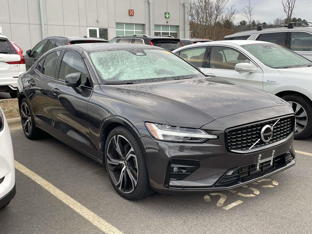 2023 Volvo S60 Plus's photo
