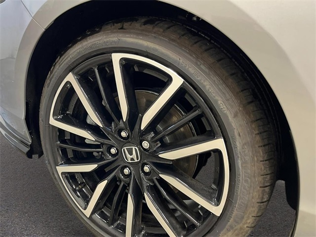 2025 Honda Accord Hybrid Touring photo 9