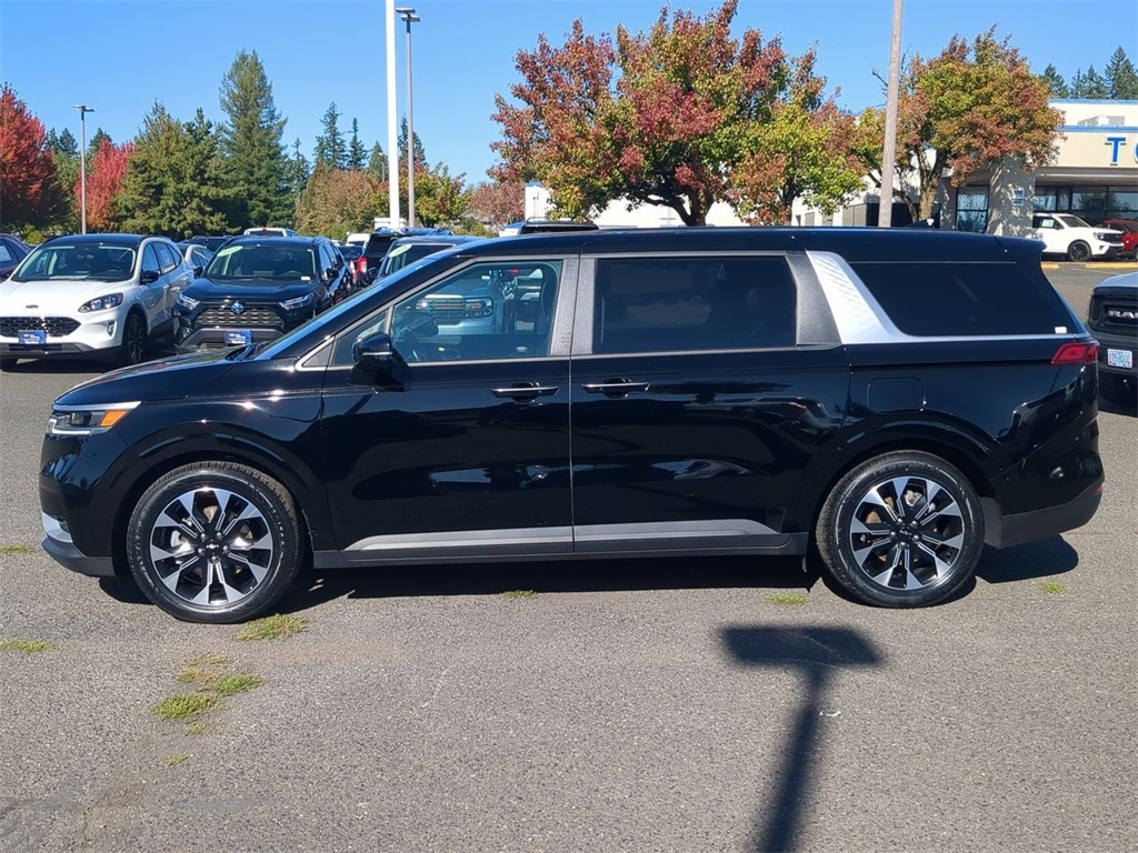 2024 Kia Carnival EX photo 2