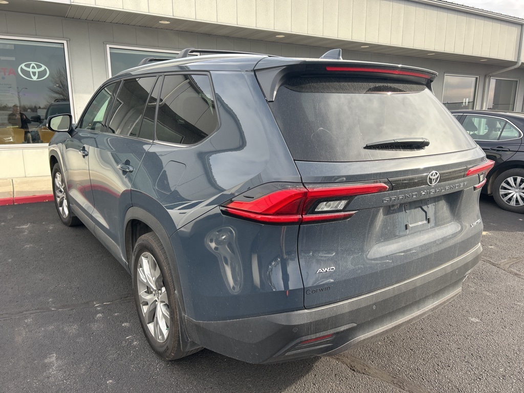 2024 Toyota Grand Highlander Limited photo 3
