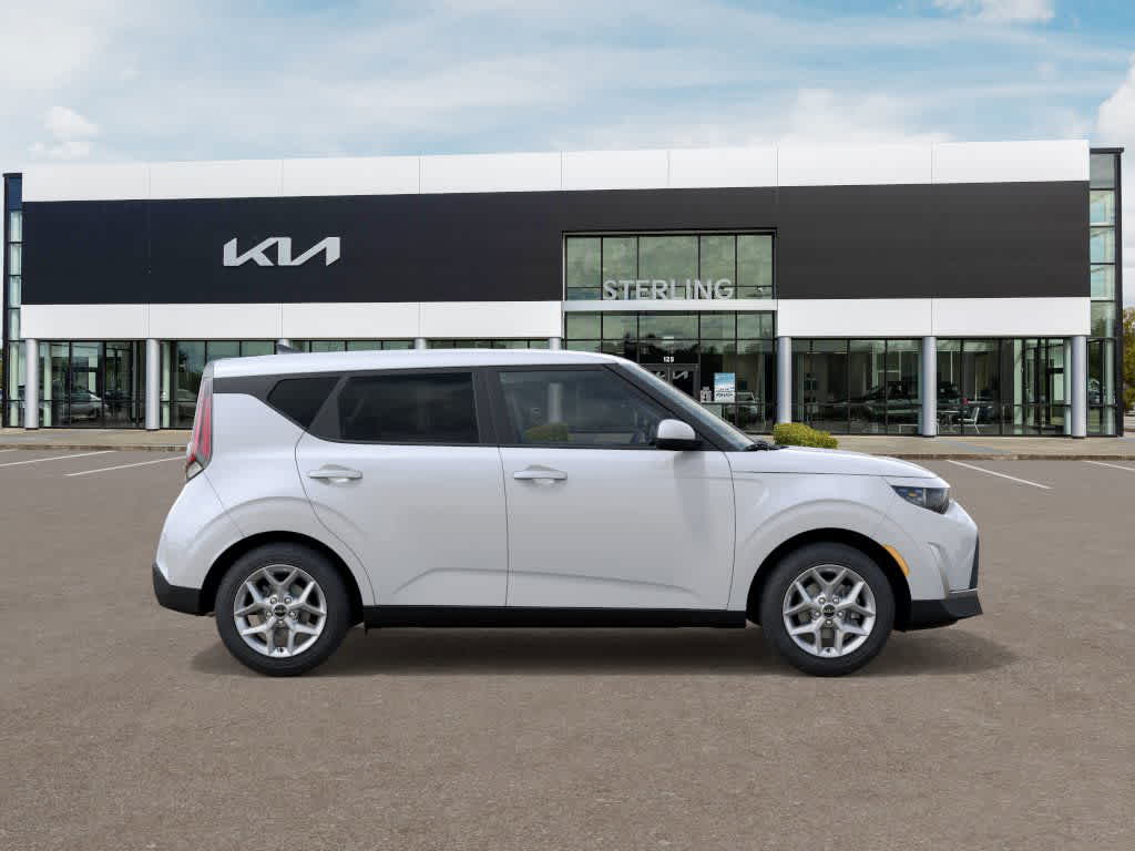 2025 Kia Soul LX photo 3