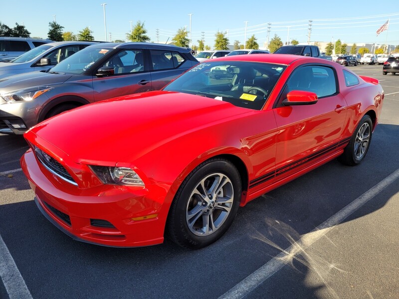 2014 Ford Mustang V6 Premium photo 2