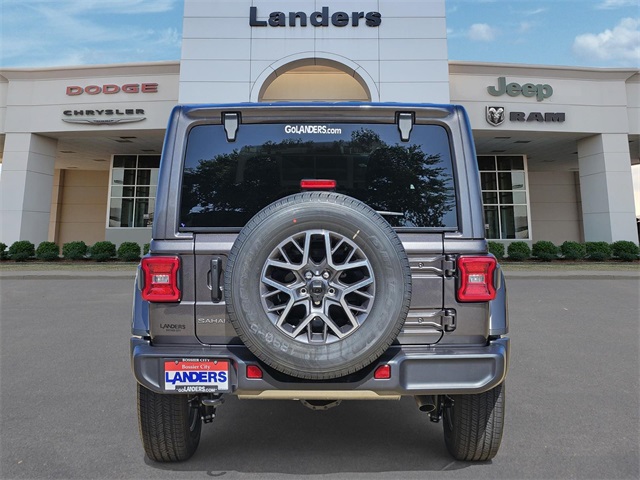 2025 Jeep Wrangler Sahara photo 4