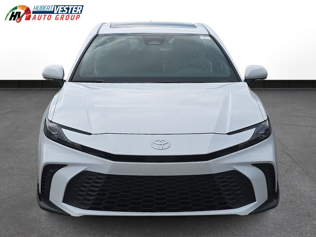 2025 Toyota Camry SE photo 3