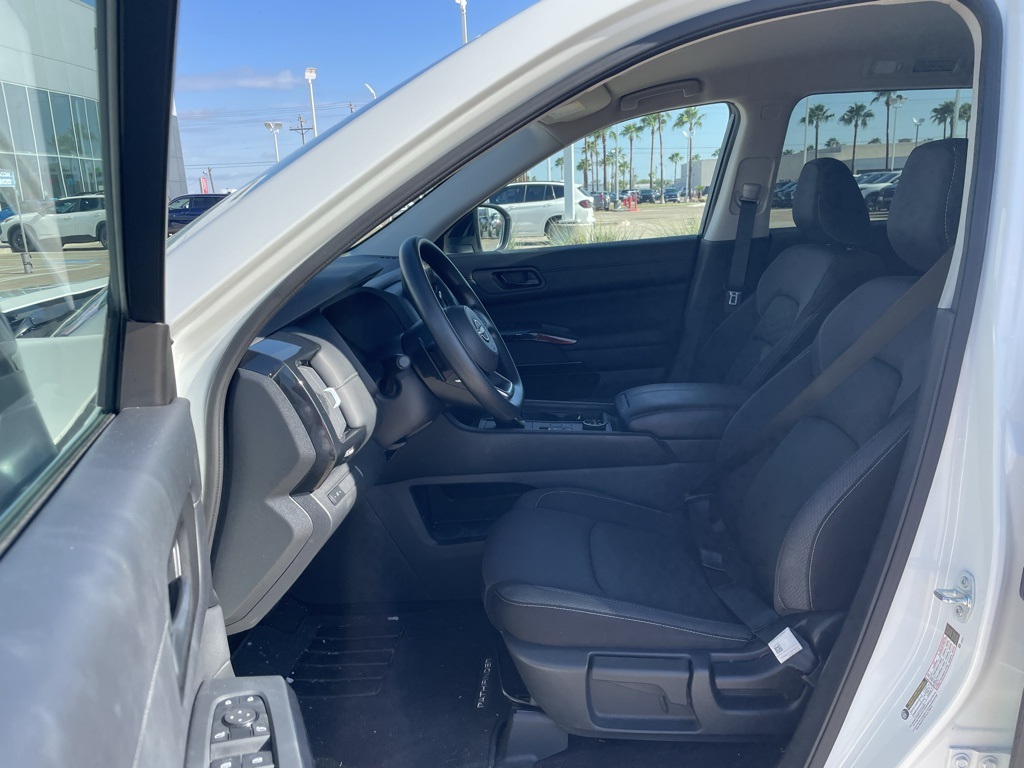 2024 Nissan Pathfinder S photo 12
