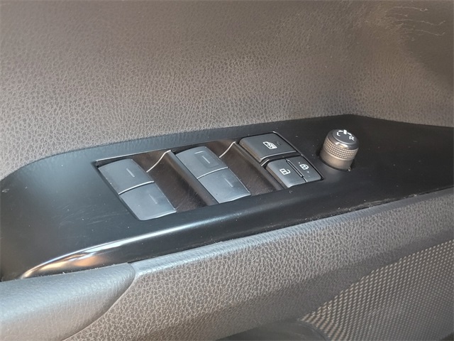 2025 Toyota Camry SE photo 35