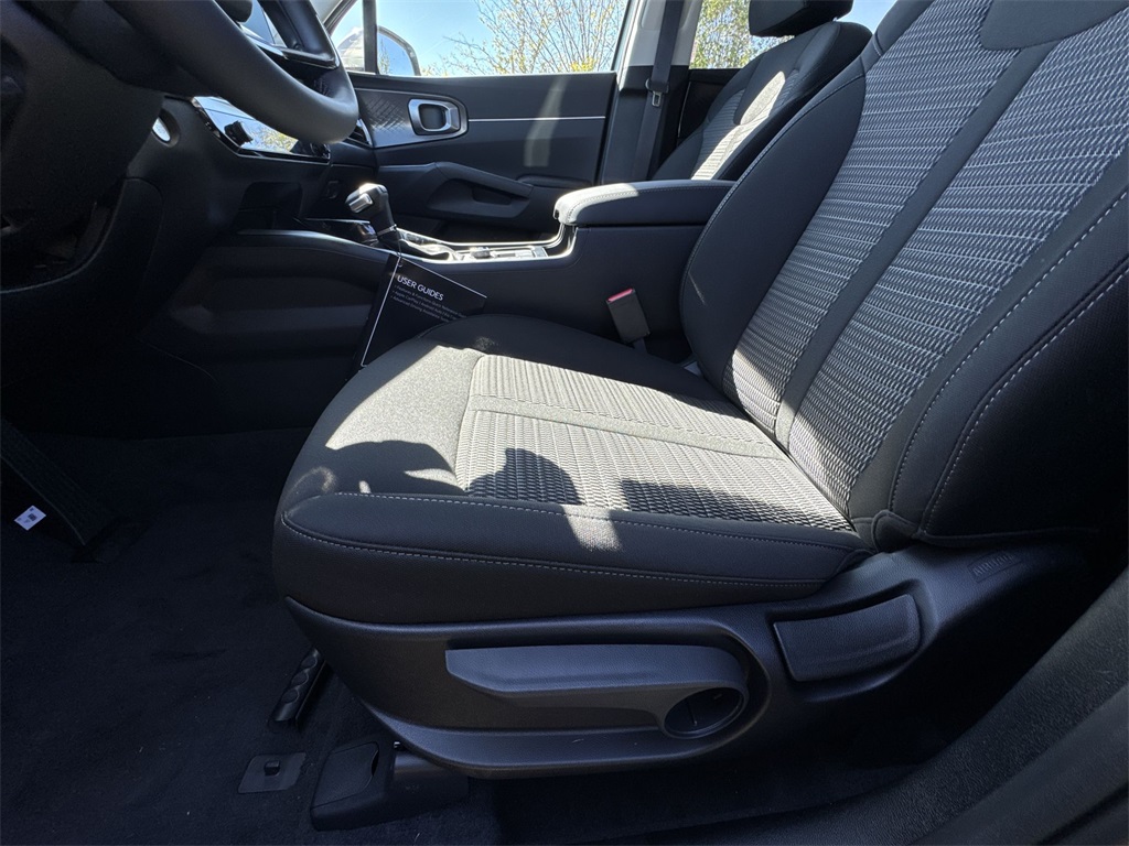 2026 Kia Sorento LX photo 4