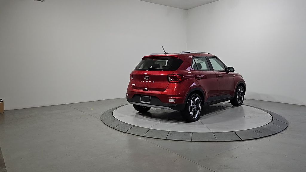 2025 Hyundai Venue SEL photo 4