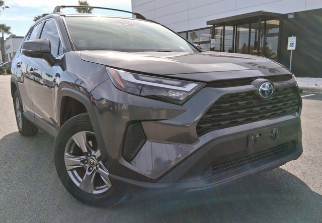 2023 Toyota RAV4 XLE's photo