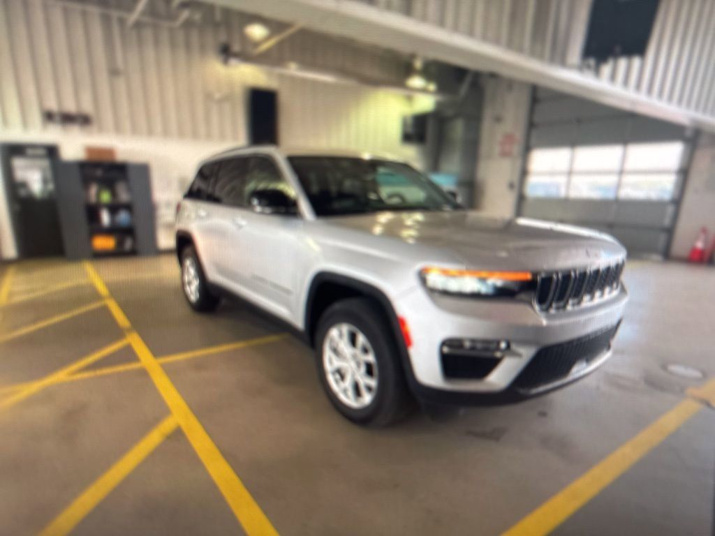 2023 Jeep Grand Cherokee Limited photo 6