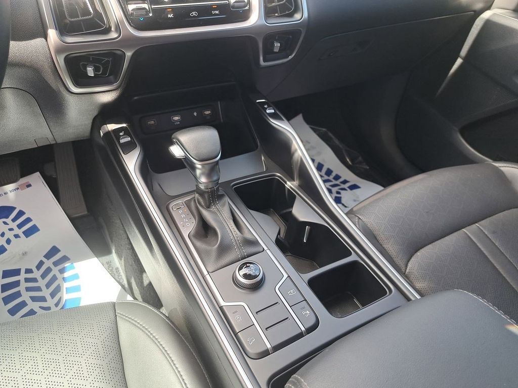 2023 Kia Sorento S photo 18