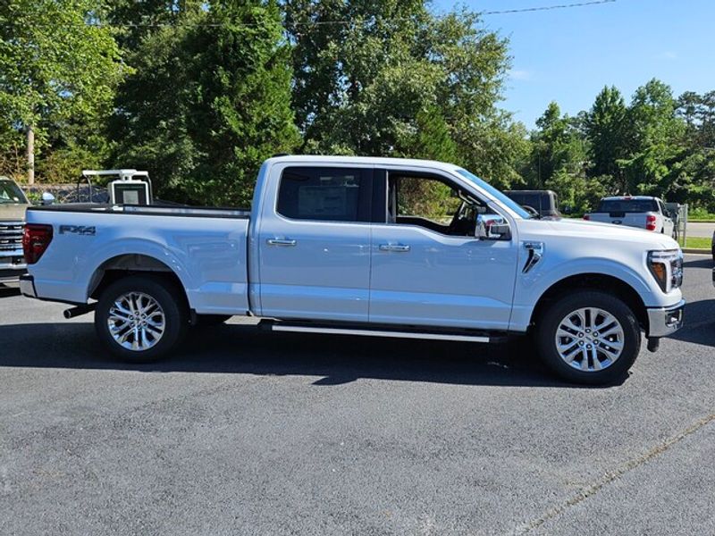 2025 Ford F-150 Lariat photo 12