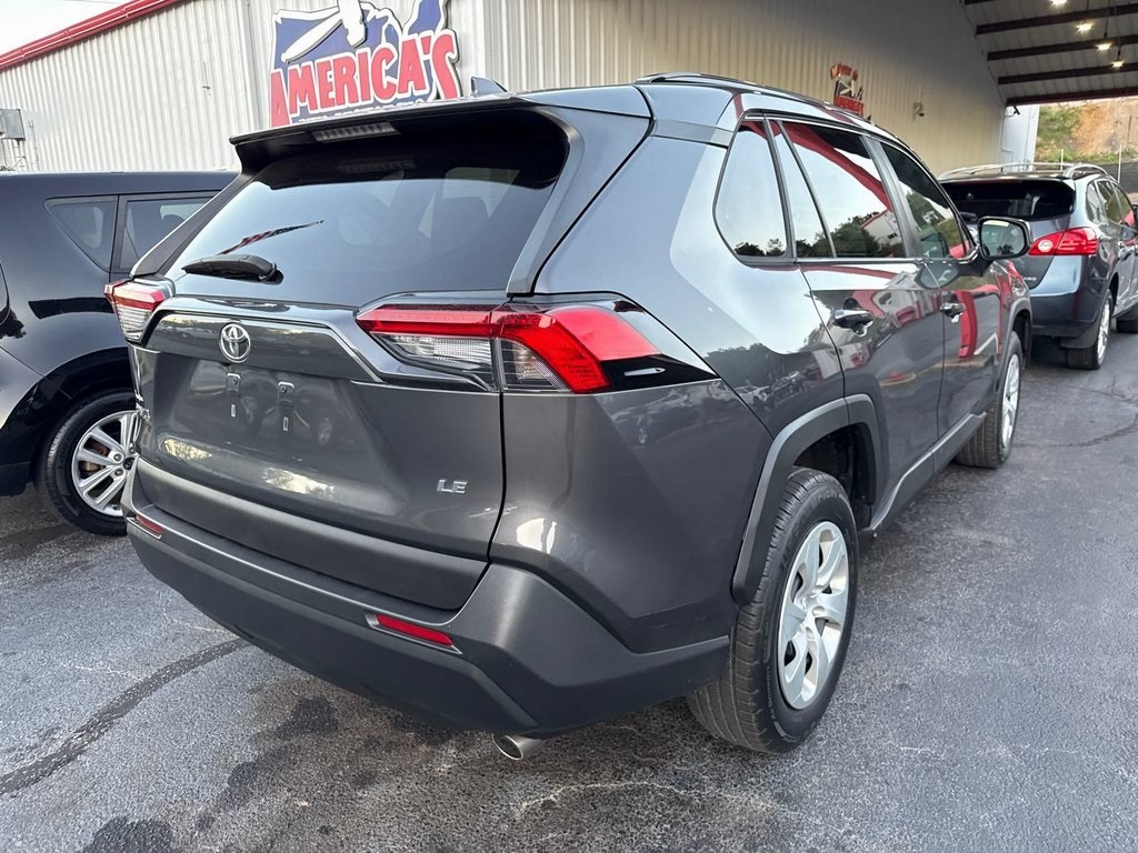 2020 Toyota RAV4 LE photo 3