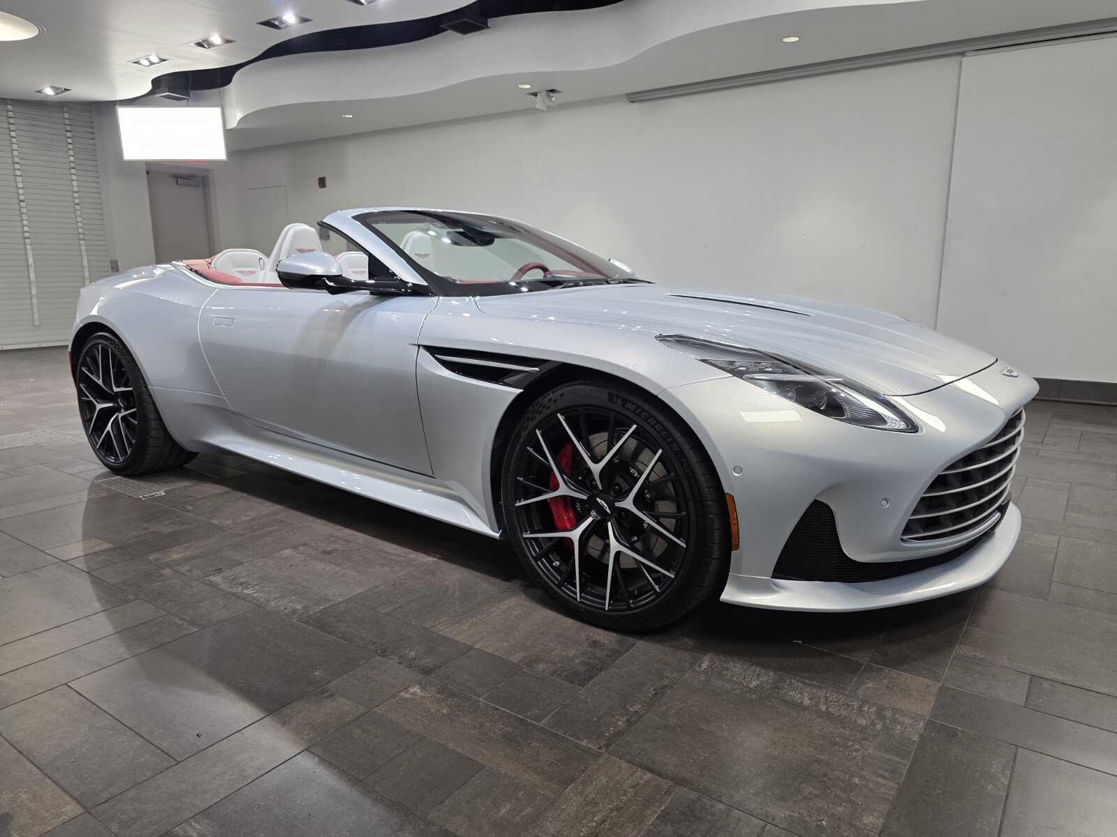 Aston Martin DB12 Volante's photo