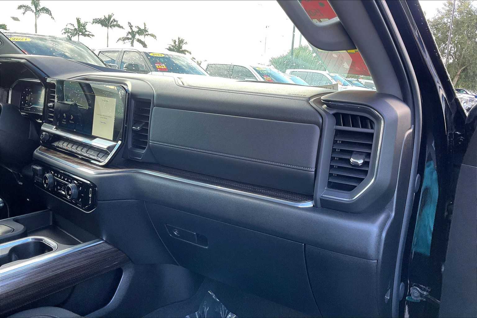 2024 Chevrolet Silverado 1500 RST photo 15
