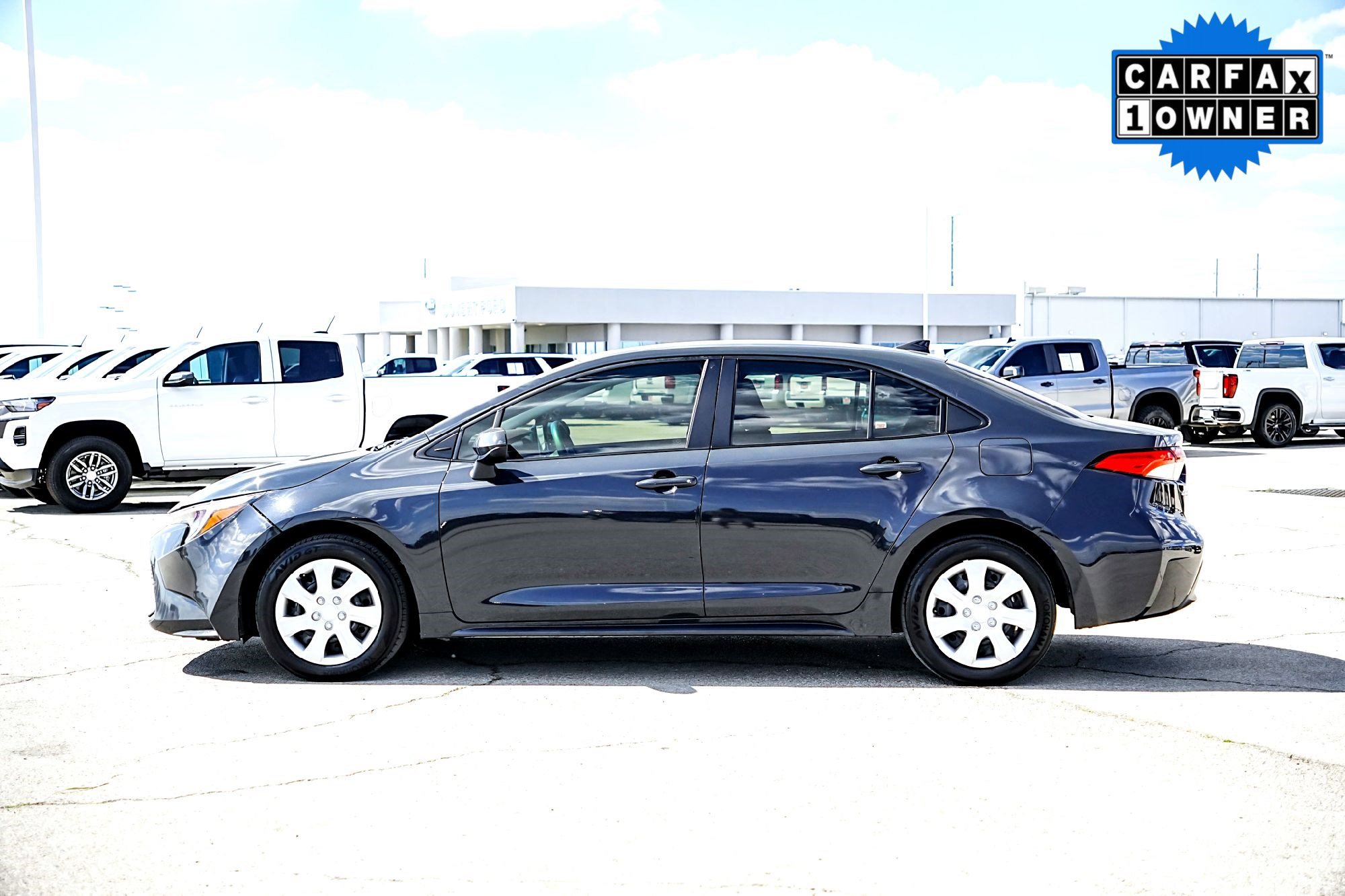 2024 Toyota Corolla LE photo 3