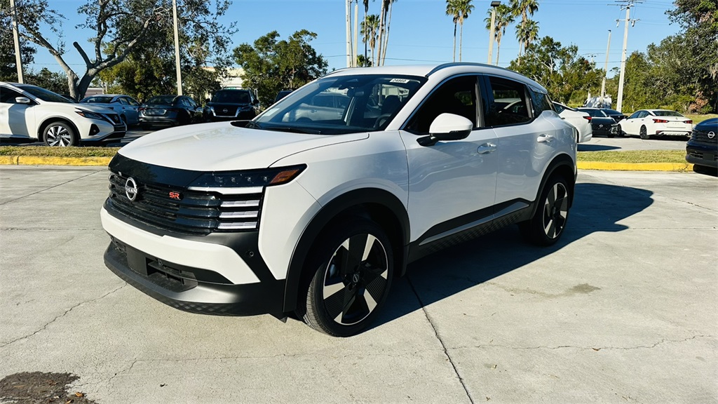 2026 Nissan Kicks SR photo 2