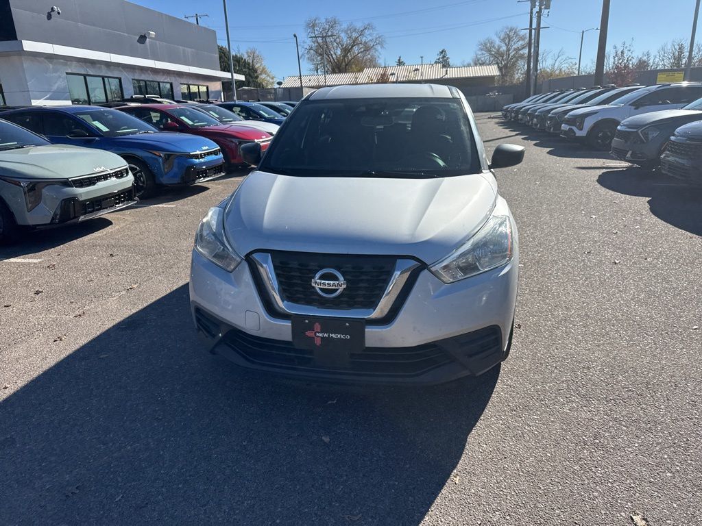 2020 Nissan Kicks S photo 2