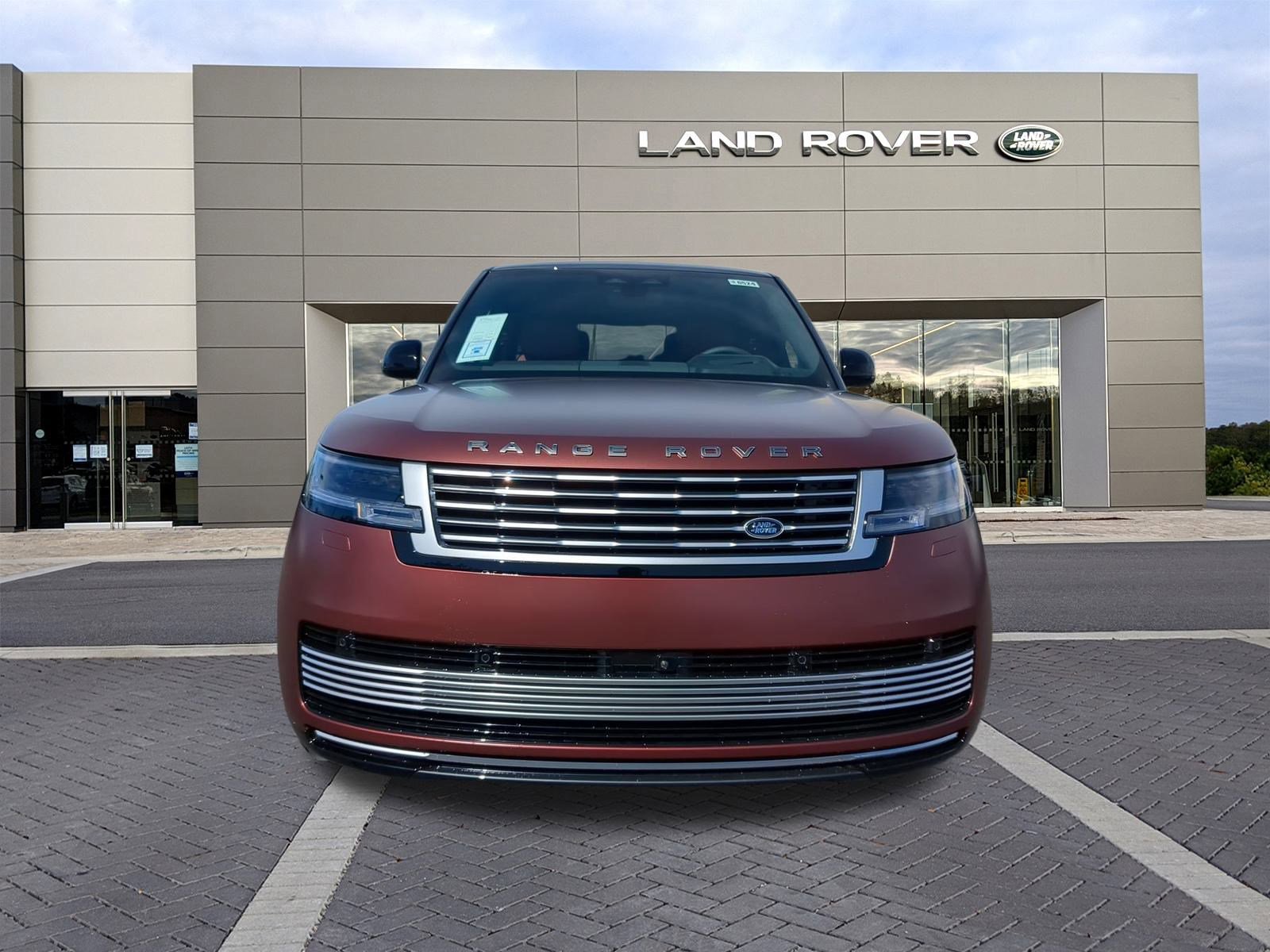 2024 Land Rover Range Rover SV photo 2