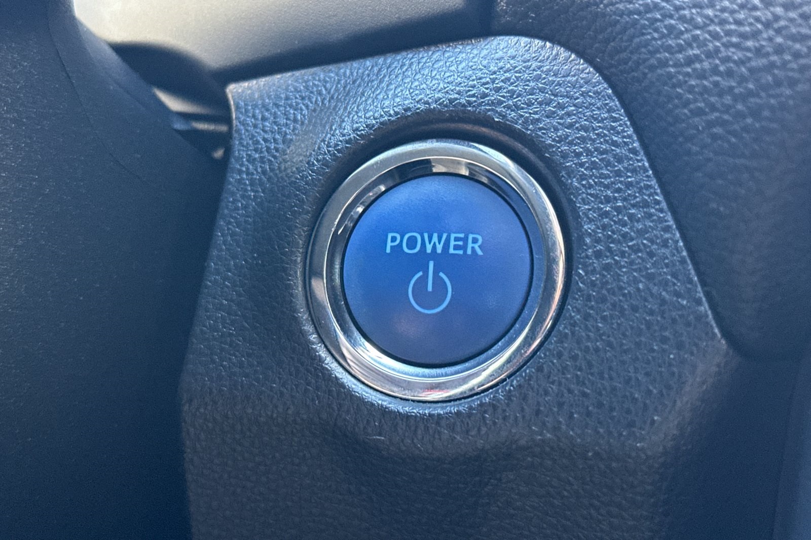 2019 Toyota RAV4 Hybrid XSE photo 19