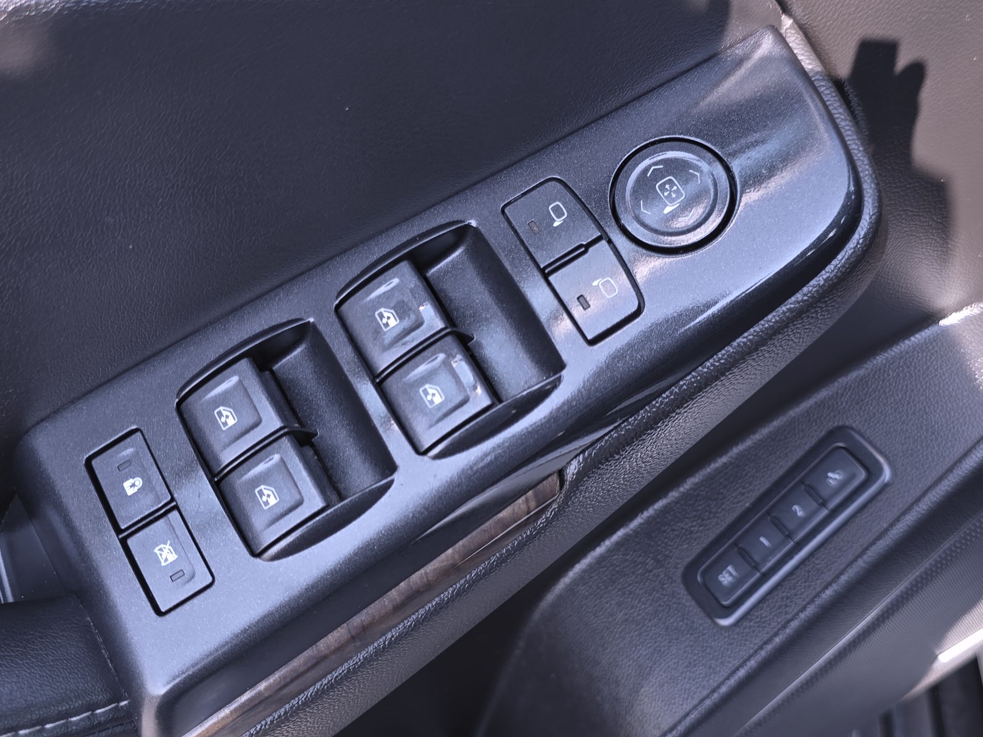 2017 Chevrolet Suburban LT photo 20