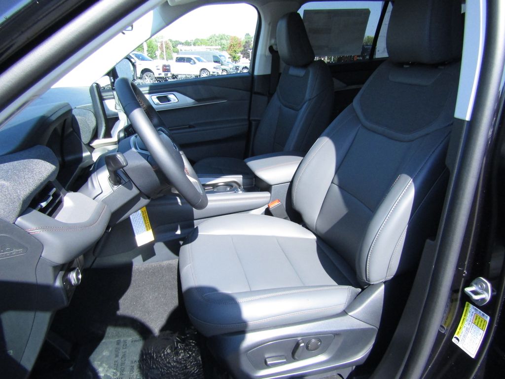 2025 Ford Explorer photo 11