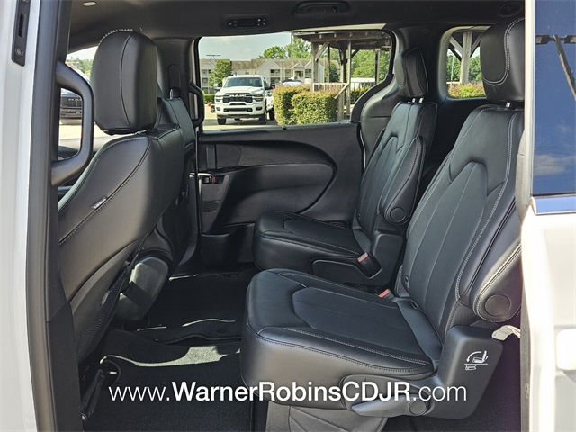 2025 Chrysler Voyager LX photo 6