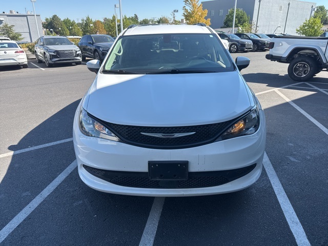 2022 Chrysler Voyager LX photo 2