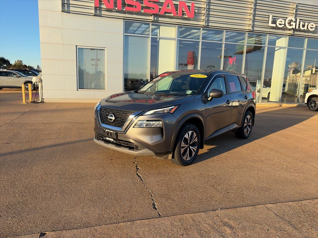 2022 Nissan Rogue SV's photo