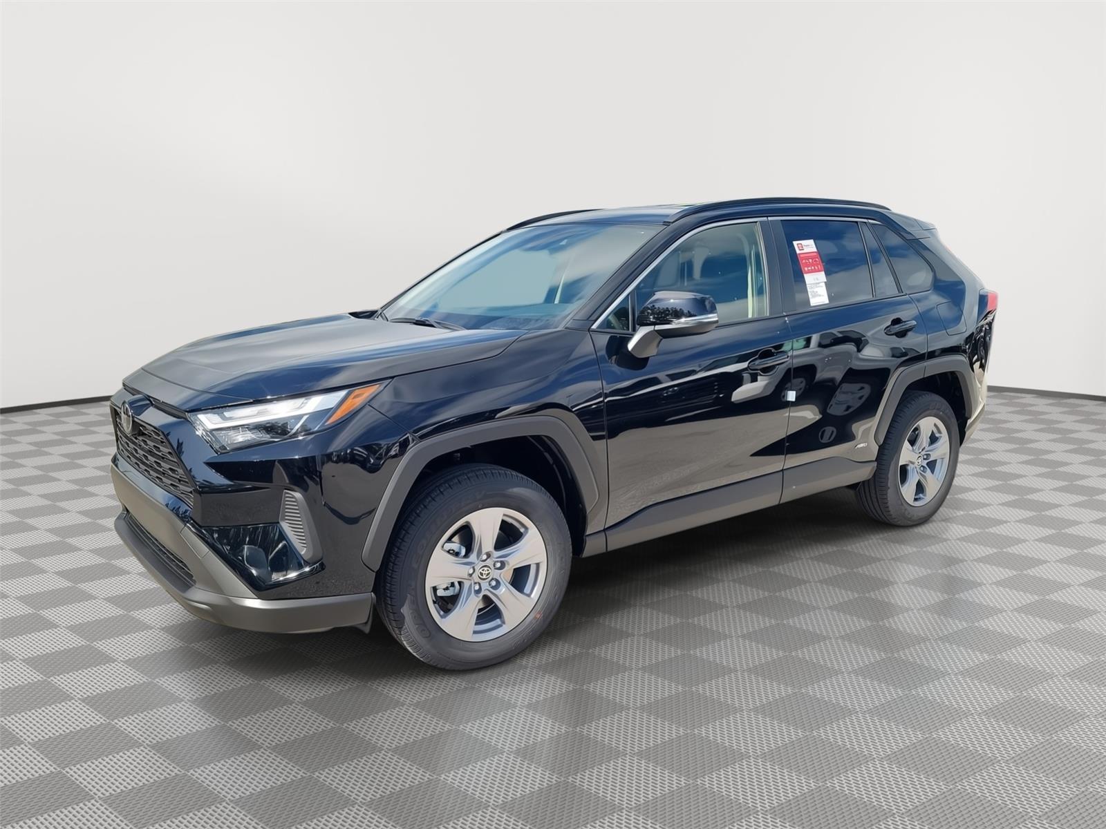 2025 Toyota RAV4 XLE's photo