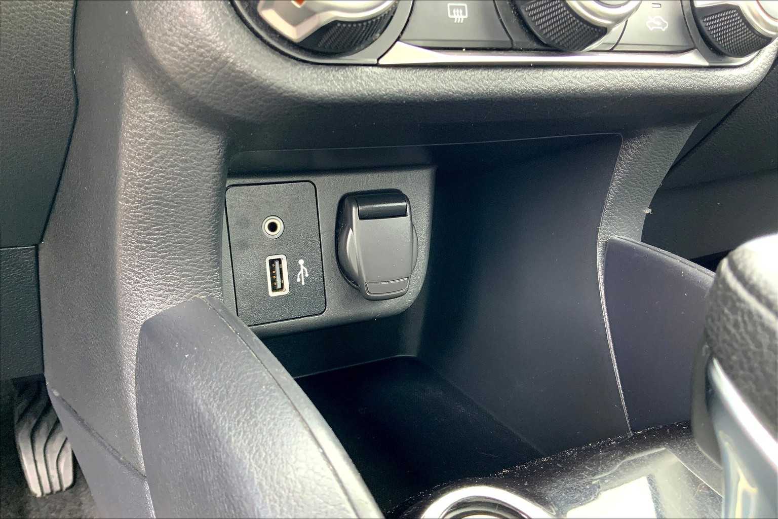 2021 Nissan Versa SV photo 31