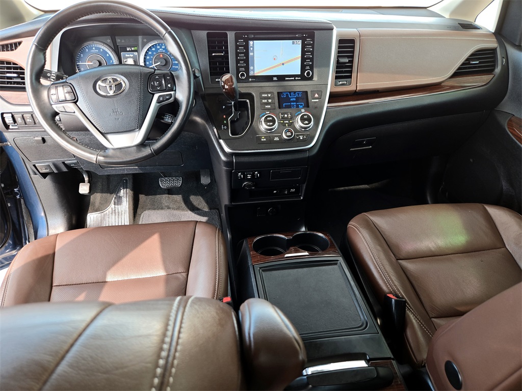2019 Toyota Sienna Limited Premium photo 12