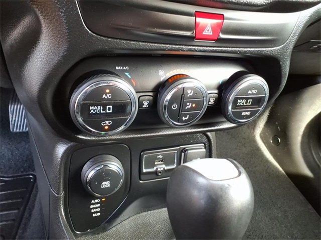 2016 Jeep Renegade Latitude photo 15